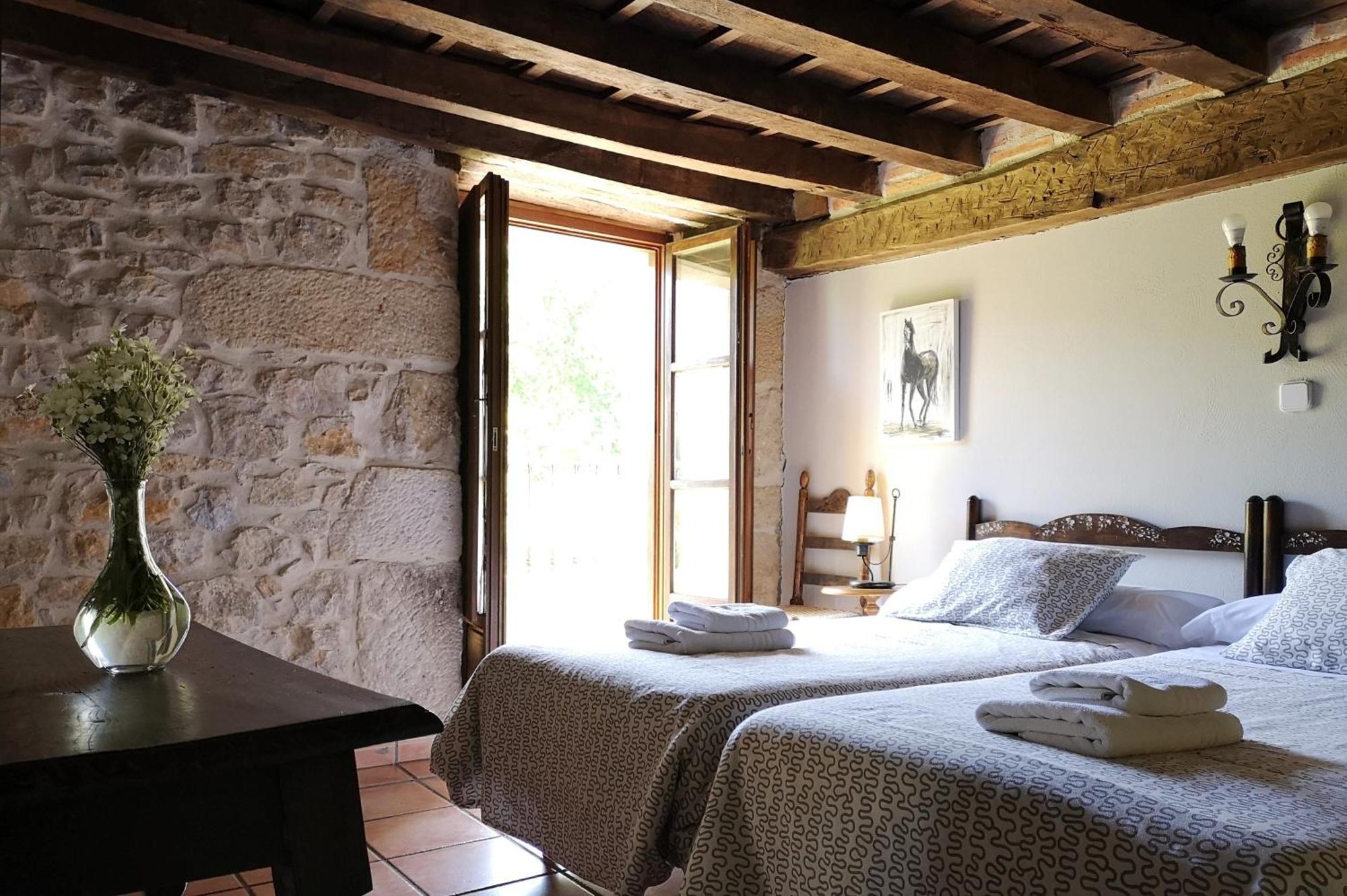 Casa rural La Toba I y II Bezana Exterior foto