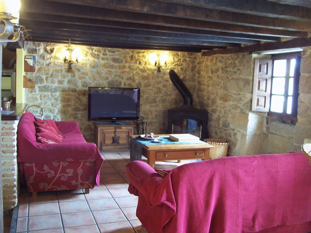 Casa rural La Toba I y II Bezana Habitación foto