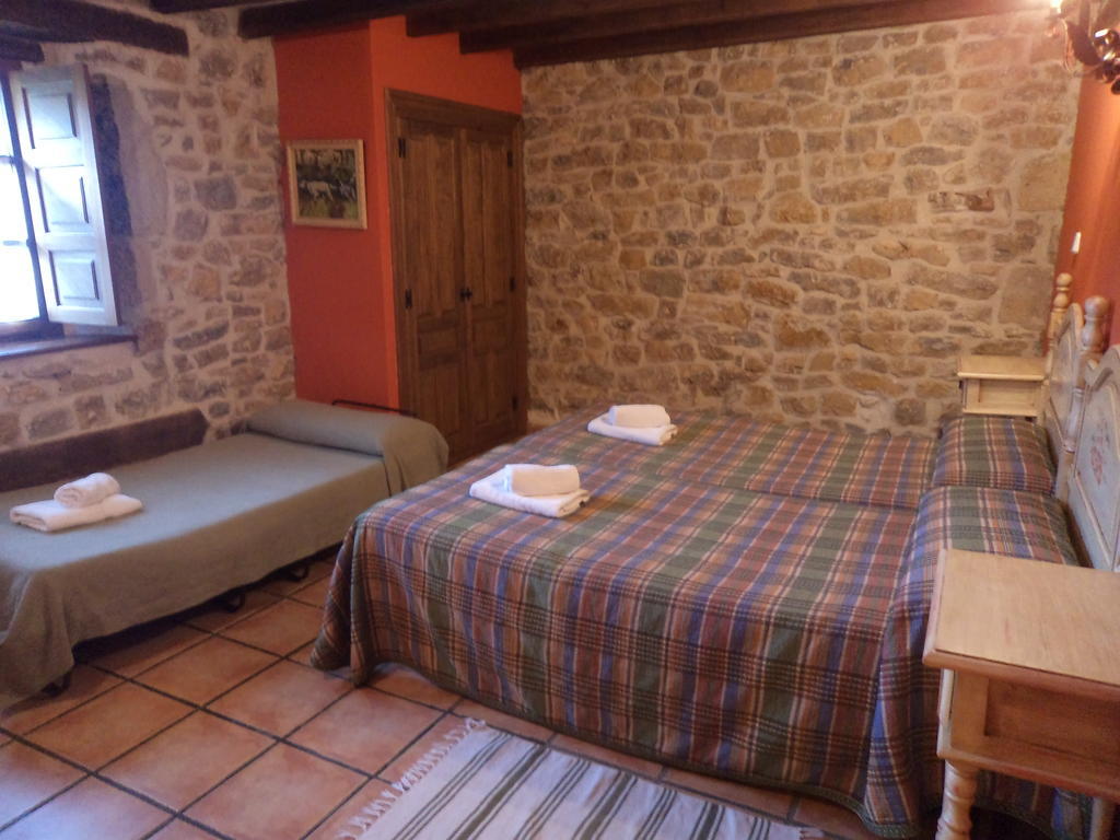Casa rural La Toba I y II Bezana Habitación foto